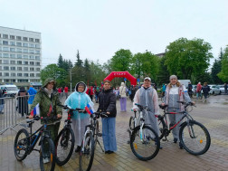 В преддверии 80-я Великой Победы состоялся городской велопробег "Спасибо деду за победу".